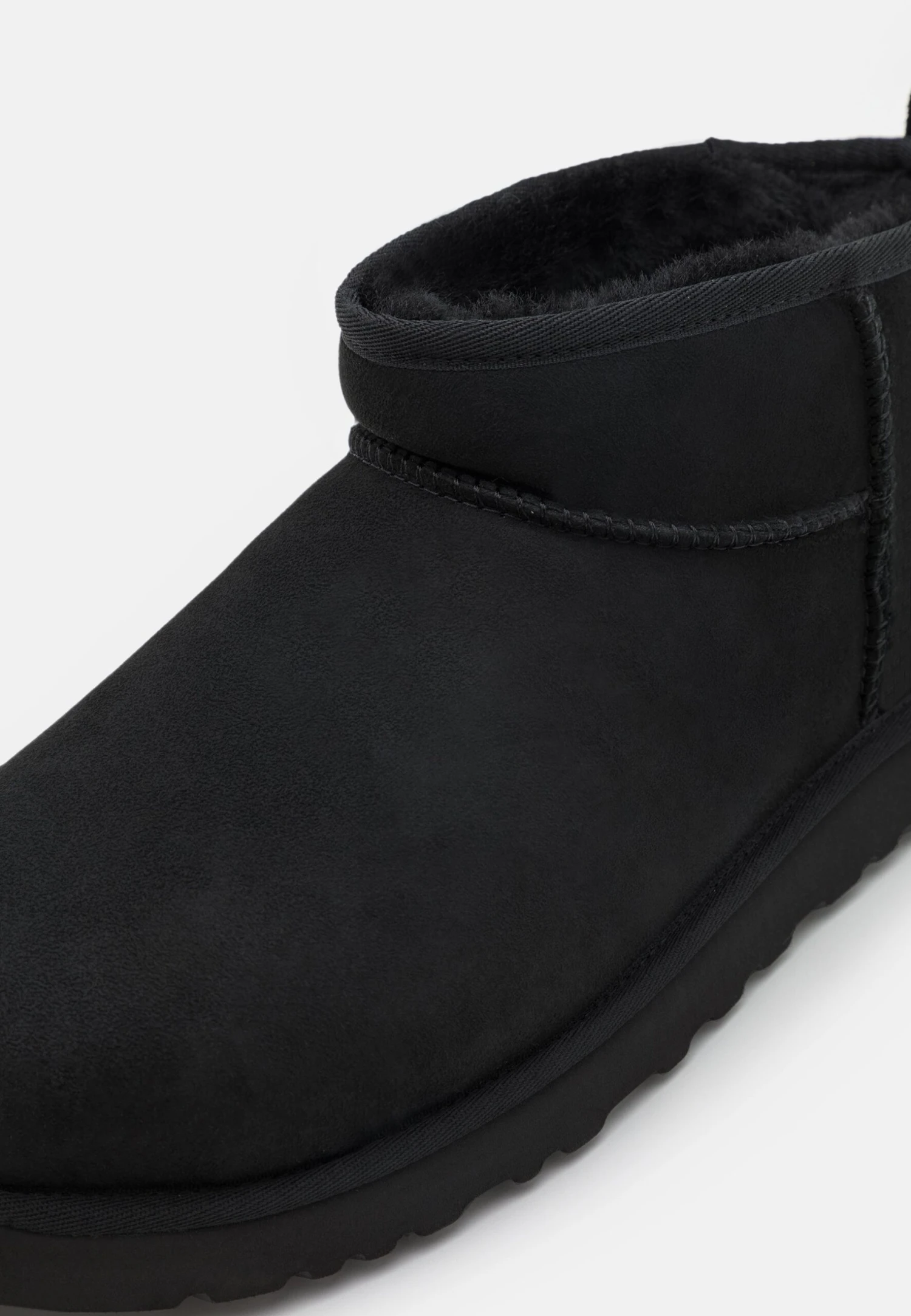Ugg Classic Ultra Mini - Korte Laarzen - Black 8 Ugg Classic Ultra Mini - Korte Laarzen - Black - Afbeelding 6