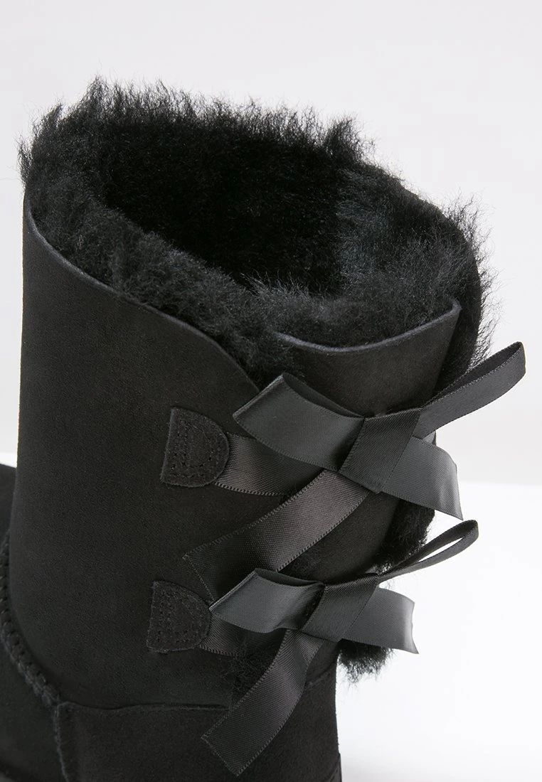 Ugg Bailey Bow - Korte Laarzen - Black 5 Ugg Bailey Bow - Korte Laarzen - Black - Afbeelding 3