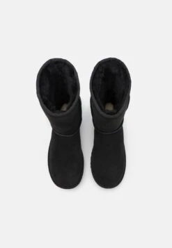 Ugg Classic Short - Snowboots- Black -Ugg Verkoopwinkel 05c7cf6579334d4a835891995316901b