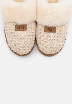Ugg Cozy - Pantoffels - Cream -Ugg Verkoopwinkel 0ba294fceeec41fb9fb38426add47e61