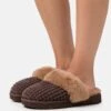 Ugg Cozy - Pantoffels - Burnt Cedar 2 Ugg Cozy - Pantoffels - Burnt Cedar -Ugg Verkoopwinkel 138f8b86408e499f958f913b30cd152e