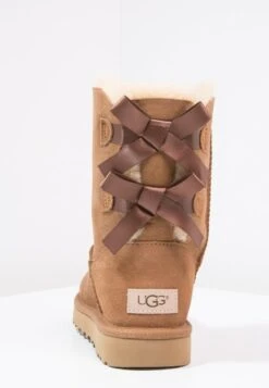 Ugg Bailey Bow - Korte Laarzen - Chestnut -Ugg Verkoopwinkel 19a0c9e91a1745dcaf8ab0c721bf5cd0