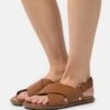 Ugg Solivan Slingback - Sandalen - Tan -Ugg Verkoopwinkel 22c66731aebd45f595efb96a7a5562e5