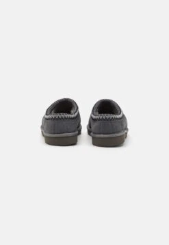 Ugg Tasman - Pantoffels - Dark Grey -Ugg Verkoopwinkel 2863ebce3ac747bba3f0286ad37c9bec