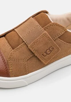 Ugg Rennon Unisex - Sneakers Laag - Chestnut -Ugg Verkoopwinkel 2d537903b2244b46b107bfee52a9dd4b