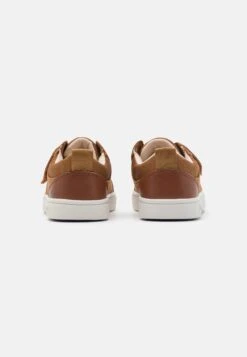 Ugg Rennon Unisex - Sneakers Laag - Chestnut -Ugg Verkoopwinkel 357cc2fd6edf4497b587667710b39fd8