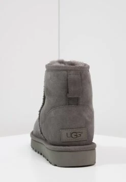 Ugg Classic Mini - Korte Laarzen - Grey 13 Ugg Classic Mini - Korte Laarzen - Grey -Ugg Verkoopwinkel 38f0272feaa24dd298b9c5c112c2daeb