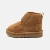 Ugg Accessible Neumel Ez-Fit Unisex - Korte Laarzen - Chestnut -Ugg Verkoopwinkel 4d3b4f3bc04141a2bd9d3176561c39f2