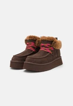 Ugg Funkarra Cabin Cuff - Enkellaarsjes Met Plateauzool - Burnt Cedar -Ugg Verkoopwinkel 4d4919de5f98422db4d164ebe5efa398