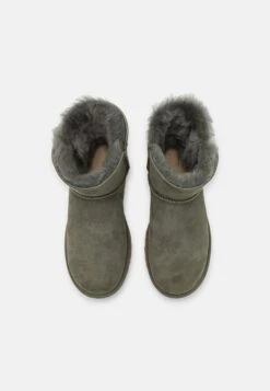 Ugg Mini Bailey Button - Korte Laarzen - Forest Night -Ugg Verkoopwinkel 4f7ed4f70dfc4a33ace4ddd778480b9c