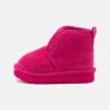 Ugg Accessible Neumel Ez-Fit Unisex - Korte Laarzen - Berry