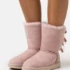 Ugg Bailey Bow - Korte Laarzen - Rose Grey 2 Ugg Bailey Bow - Korte Laarzen - Rose Grey -Ugg Verkoopwinkel 5ac465c36bad4c8cb70000f7b0bb3e20