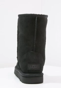 Ugg Classic Short - Korte Laarzen - Black -Ugg Verkoopwinkel 6f456cd699f940ab9b09e1fa1945b0f2