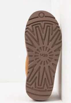 Ugg Neumel - Korte Laarzen - Chestnut -Ugg Verkoopwinkel 70969a2ac1944a81a2eeb360eb7eeb28