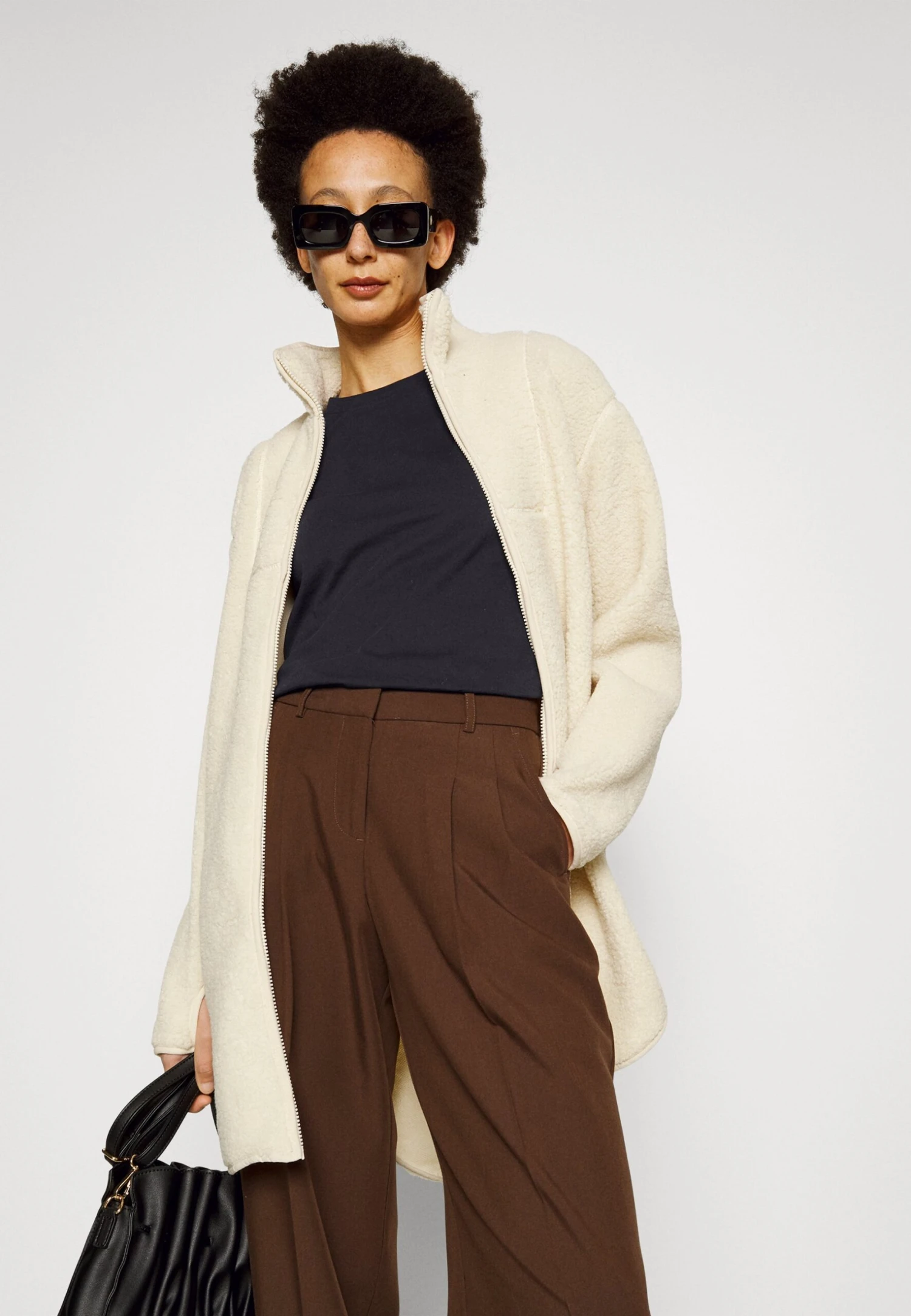 Ugg Uma Tee - T-Shirt Basic - Black 6 Ugg Uma Tee - T-Shirt Basic - Black - Afbeelding 4