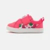 Ugg Rennon Watermelon Stuffie Unisex - Sneakers Laag - Watermelon