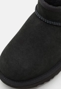 Ugg Classic Ultra Mini Unisex - Korte Laarzen - Black -Ugg Verkoopwinkel 729e382405f7422db6ccc2591ed6a167