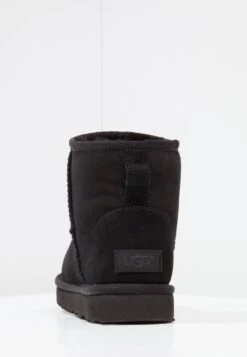 Ugg Classic Mini - Korte Laarzen - Black -Ugg Verkoopwinkel 7c7e7382554e433aae7c9c33349d0382