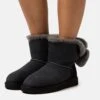 Ugg Mini Bailey Fuzzy Bow - Snowboots- Black 1 Ugg Mini Bailey Fuzzy Bow - Snowboots- Black -Ugg Verkoopwinkel 804d05b53f104d23bfd5d34ac0297970