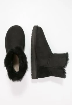 Ugg Mini Bailey Button - Korte Laarzen - Black -Ugg Verkoopwinkel 80a65c59ffec4a0c86cecb2cc842273c