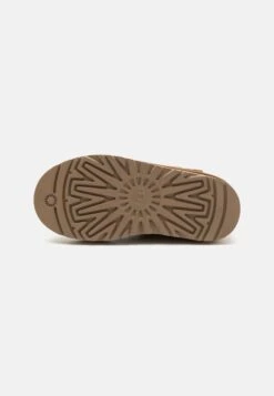 Ugg Neumel Platform Unisex - Korte Laarzen - Chestnut -Ugg Verkoopwinkel 956d4023e11f47b7bb88e49d6198cbe3