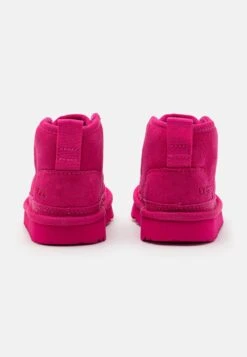 Ugg Accessible Neumel Ez-Fit Unisex - Korte Laarzen - Berry -Ugg Verkoopwinkel 9a3ab496d5ab4f679d470bd7527caeaa