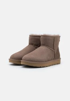 Ugg Classic Mini - Korte Laarzen - Caribou -Ugg Verkoopwinkel 9c65b76e6a15411b8691393e7d43c93a