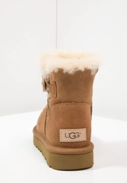 Ugg Mini Bailey Button - Korte Laarzen - Chestnut -Ugg Verkoopwinkel a2afc014ef7745bab8b540e55bc20f3e