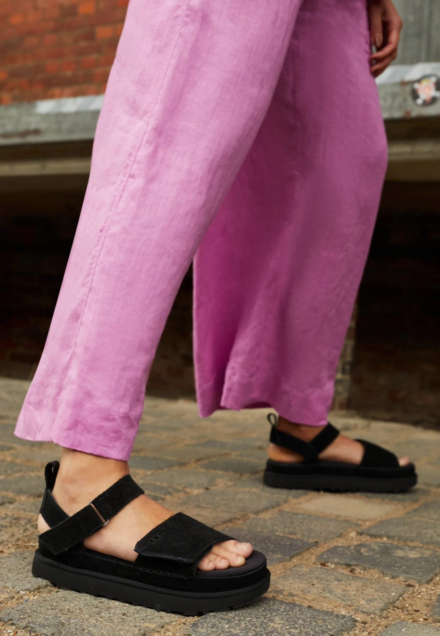 Ugg Goldenstar - Sandalen Met Plateauzool - Black 4 Ugg Goldenstar - Sandalen Met Plateauzool - Black - Afbeelding 2