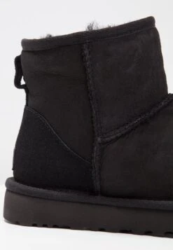 Ugg Classic Mini - Korte Laarzen - Black -Ugg Verkoopwinkel a911d1b31add41fdbb8c61a60b9cc56b
