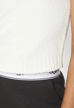 Ugg Dulcie - Pyjamashirt - Cream 13 Ugg Dulcie - Pyjamashirt - Cream -Ugg Verkoopwinkel a9d6c0e54ae2459fad90451b60090210