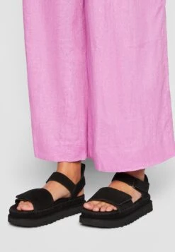 Ugg Goldenstar - Sandalen Met Plateauzool - Black 13 Ugg Goldenstar - Sandalen Met Plateauzool - Black -Ugg Verkoopwinkel aecde7247f834d0583d76ae4ed96322e