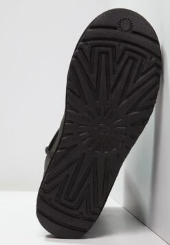 Ugg Classic- Snowboots- Black -Ugg Verkoopwinkel b20ecc0d17f54114851fc8d50bd6a6e3