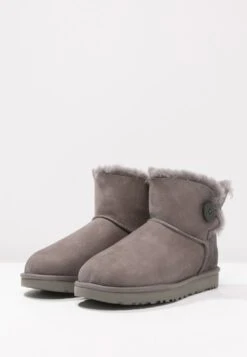 Ugg Mini Bailey Button - Korte Laarzen - Grey -Ugg Verkoopwinkel c0aea58a644b4c089a6207432b4be7d3