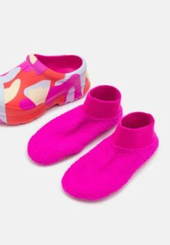 Ugg Tasman X Camopop - Instappers - Pink 13 Ugg Tasman X Camopop - Instappers - Pink -Ugg Verkoopwinkel c794359fa4ed4b05b815b20226d9e668