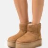 Ugg Classic Mini Platform - Enkellaarsjes Met Plateauzool - Chestnut 1 Ugg Classic Mini Platform - Enkellaarsjes Met Plateauzool - Chestnut -Ugg Verkoopwinkel cd62bd9f6b0049209da6e22ebf84a899
