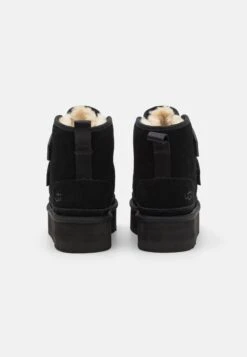Ugg Neumel Platform Unisex - Korte Laarzen - Black -Ugg Verkoopwinkel ce941fd628cc4855a74a53123adecf31