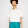 Ugg Tana Cropped Tee - T-Shirt Basic - White 2 Ugg Tana Cropped Tee - T-Shirt Basic - White -Ugg Verkoopwinkel d1733a0969a641efac5d37de69dcf3a5