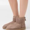 Ugg Classic Mini - Korte Laarzen - Caribou -Ugg Verkoopwinkel d487b1af3f7b4012945ca731af11492d
