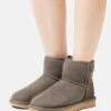 Ugg Classic Mini - Korte Laarzen - Slate 2 Ugg Classic Mini - Korte Laarzen - Slate -Ugg Verkoopwinkel d84293d2034144f49241e04cc16dda5c