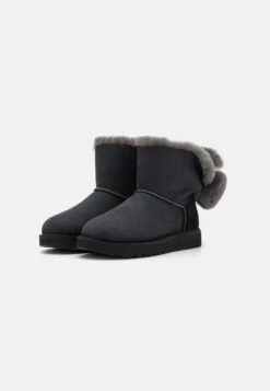 Ugg Mini Bailey Fuzzy Bow - Snowboots- Black 10 Ugg Mini Bailey Fuzzy Bow - Snowboots- Black -Ugg Verkoopwinkel e971d426295a418fbad7e093c1ec8810
