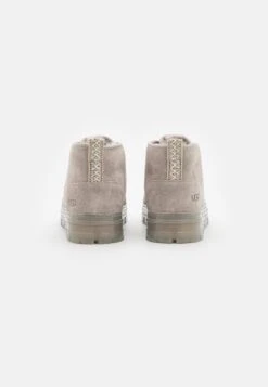 Ugg Neumel Clear - Korte Laarzen - Campfire 9 Ugg Neumel Clear - Korte Laarzen - Campfire -Ugg Verkoopwinkel ec1a1c4091bc4cd6ad2d780fea2b9b16