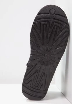 Ugg Classic Mini - Korte Laarzen - Black -Ugg Verkoopwinkel f357604ec0b446cf92cd699ddaccbfab