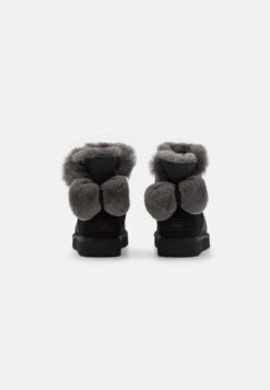 Ugg Mini Bailey Fuzzy Bow - Snowboots- Black 11 Ugg Mini Bailey Fuzzy Bow - Snowboots- Black -Ugg Verkoopwinkel f5c4872b1f3b4b4a9f2f1e541c25352f