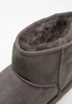 Ugg Classic Mini - Korte Laarzen - Grey 15 Ugg Classic Mini - Korte Laarzen - Grey -Ugg Verkoopwinkel f8f0c182638a44b6a793e1f348a84e93
