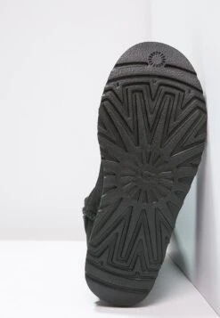 Ugg Classic Short - Korte Laarzen - Black -Ugg Verkoopwinkel ff96998bac054496ae2acc6372045473